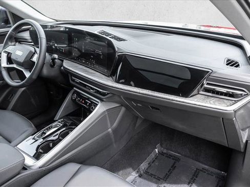 Certified 2025 Audi Q5 Premium w/ Convenience Package AWD/4WD image 25