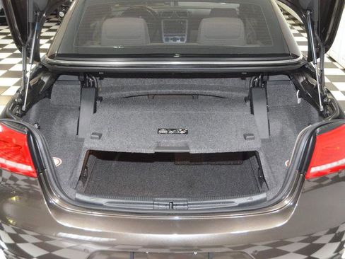 Used 2013 Volkswagen Eos Lux FWD image 27
