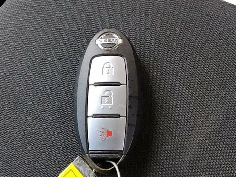 Used 2018 Nissan Titan SV RWD image 18