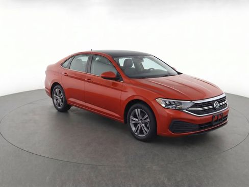 Used 2023 Volkswagen Jetta SE FWD image 2