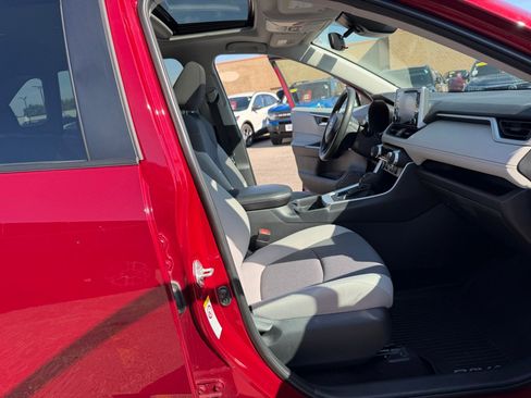 Used 2019 Toyota RAV4 XLE AWD/4WD image 10