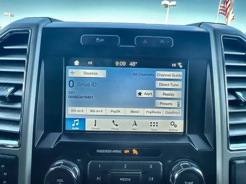 Used 2016 Ford F150 Lariat image 19