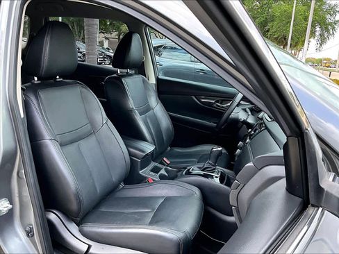 Used 2018 Nissan Rogue SL image 9