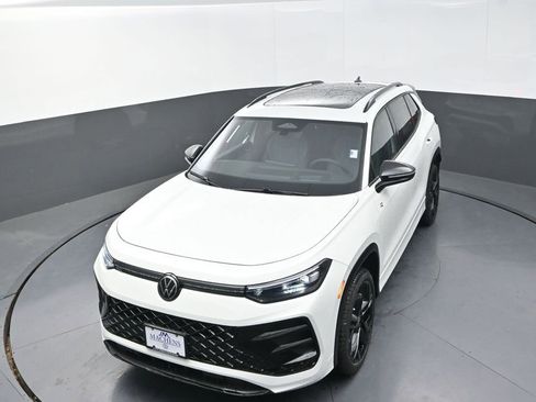 New 2026 Volkswagen Tiguan SE R-Line image 13