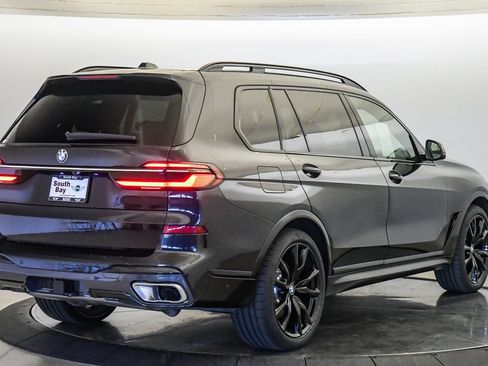 Used 2024 BMW X7 xDrive40i w/ M Sport Package AWD/4WD image 5