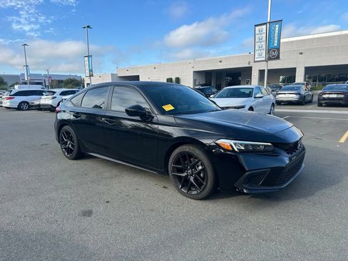 Used 2023 Honda Civic Sport image 2