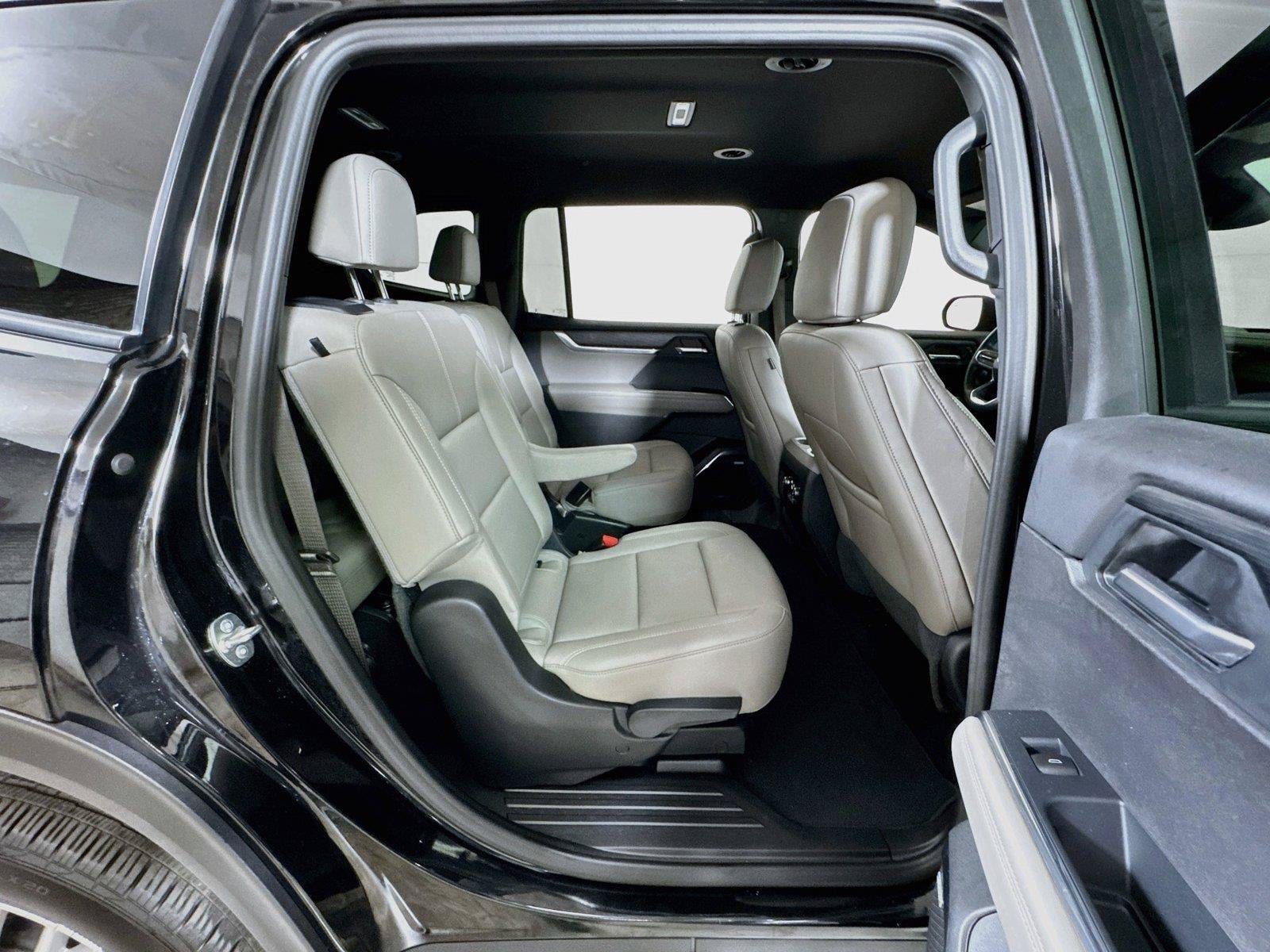 Used 2026 GMC Acadia Elevation w/ Elevation Premium Package FWD image 27
