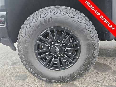Used 2025 Chevrolet Silverado 2500 ZR2 w/ Technology Package image 34