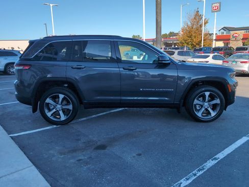 New 2025 Jeep Grand Cherokee Limited w/ Luxury Tech Group II image 4