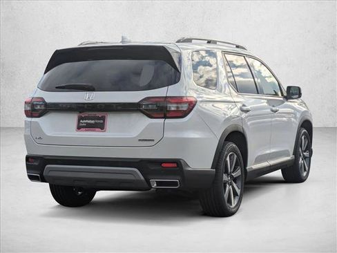 New 2025 Honda Pilot Touring image 2