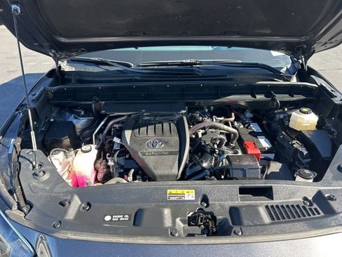 Used 2024 Toyota Highlander XLE image 13