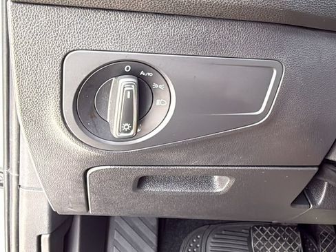 Used 2019 Volkswagen Tiguan SE FWD image 39