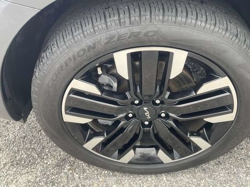 Used 2024 Kia Telluride SX FWD image 11