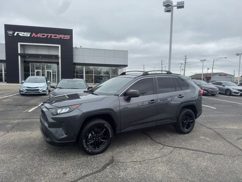 Used 2020 Toyota RAV4 LE image 2