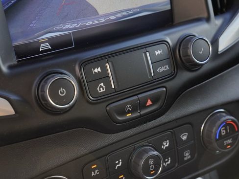 Used 2024 GMC Terrain SLT image 14