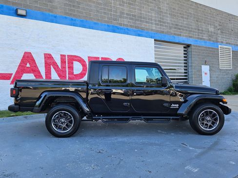 Used 2023 Jeep Gladiator Overland AWD/4WD image 8