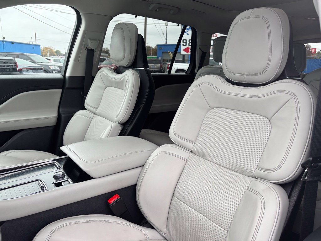 Used 2025 Lincoln Aviator Reserve w/ Equipment Group 201A AWD/4WD image 13