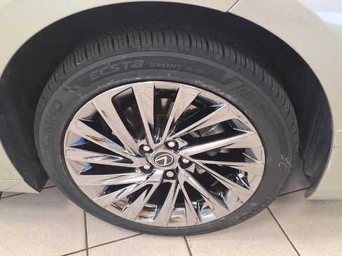 Used 2024 Lexus ES 300h Ultra Luxury w/ Accessory Package (Z2) image 8