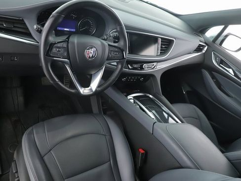 Used 2024 Buick Enclave Essence image 17