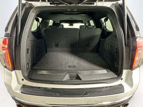 Used 2023 Chevrolet Suburban Premier image 30