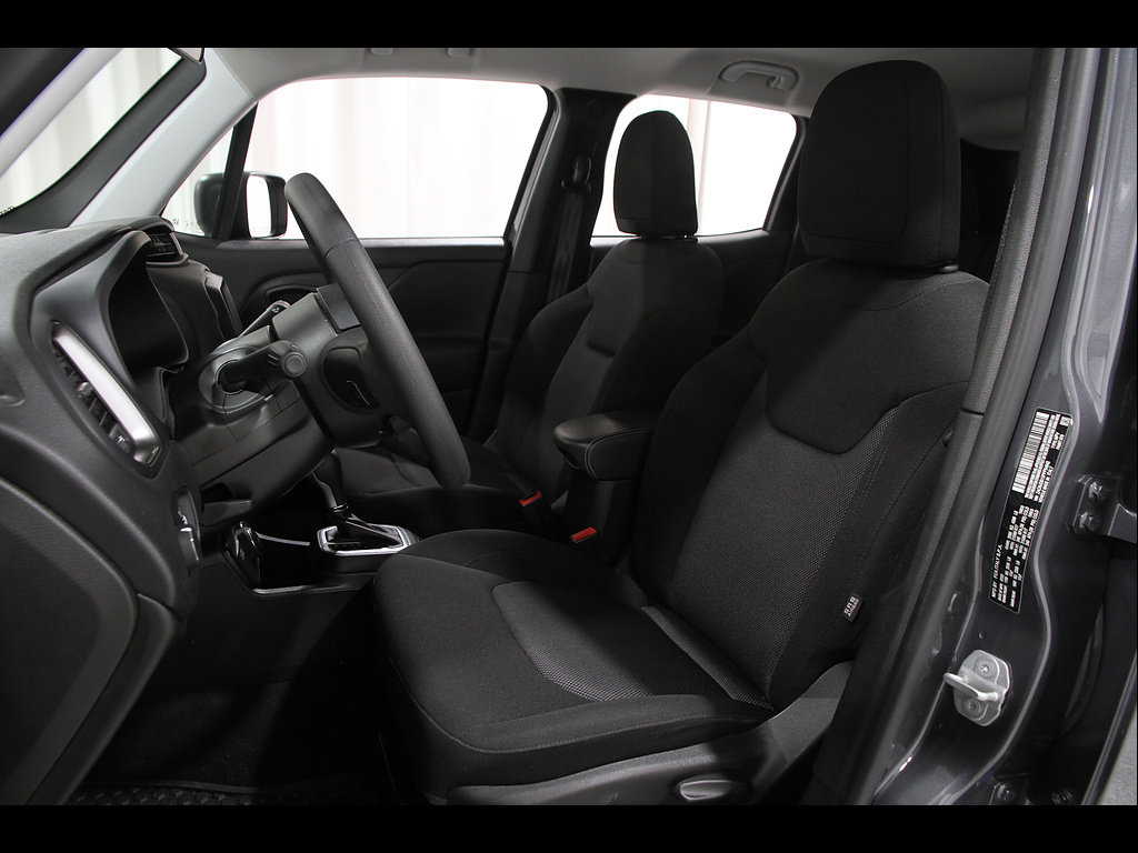Used 2023 Jeep Renegade Latitude AWD/4WD image 5