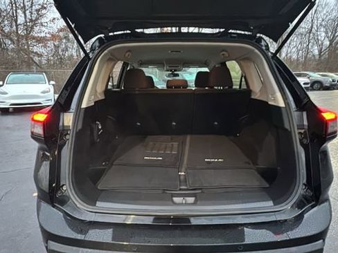 Used 2024 Nissan Rogue S image 38