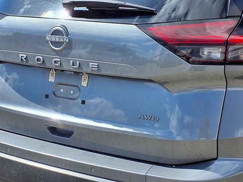 Used 2025 Nissan Rogue SV AWD/4WD image 6
