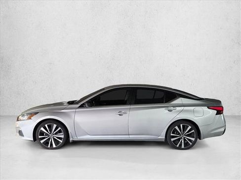 Used 2022 Nissan Altima 2.5 SR FWD image 8
