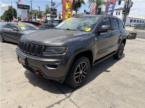 Used 2018 Jeep Grand Cherokee Trailhawk w/ Trailhawk Luxury Group AWD/4WD image 3