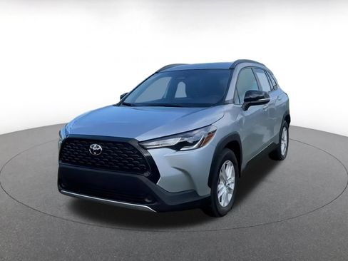 Used 2025 Toyota Corolla Cross LE image 7