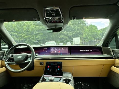 Used 2025 Cadillac Escalade IQ Luxury 2 AWD/4WD image 30