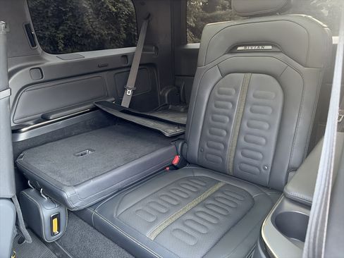 Used 2022 Rivian R1S Launch Edition AWD/4WD image 32