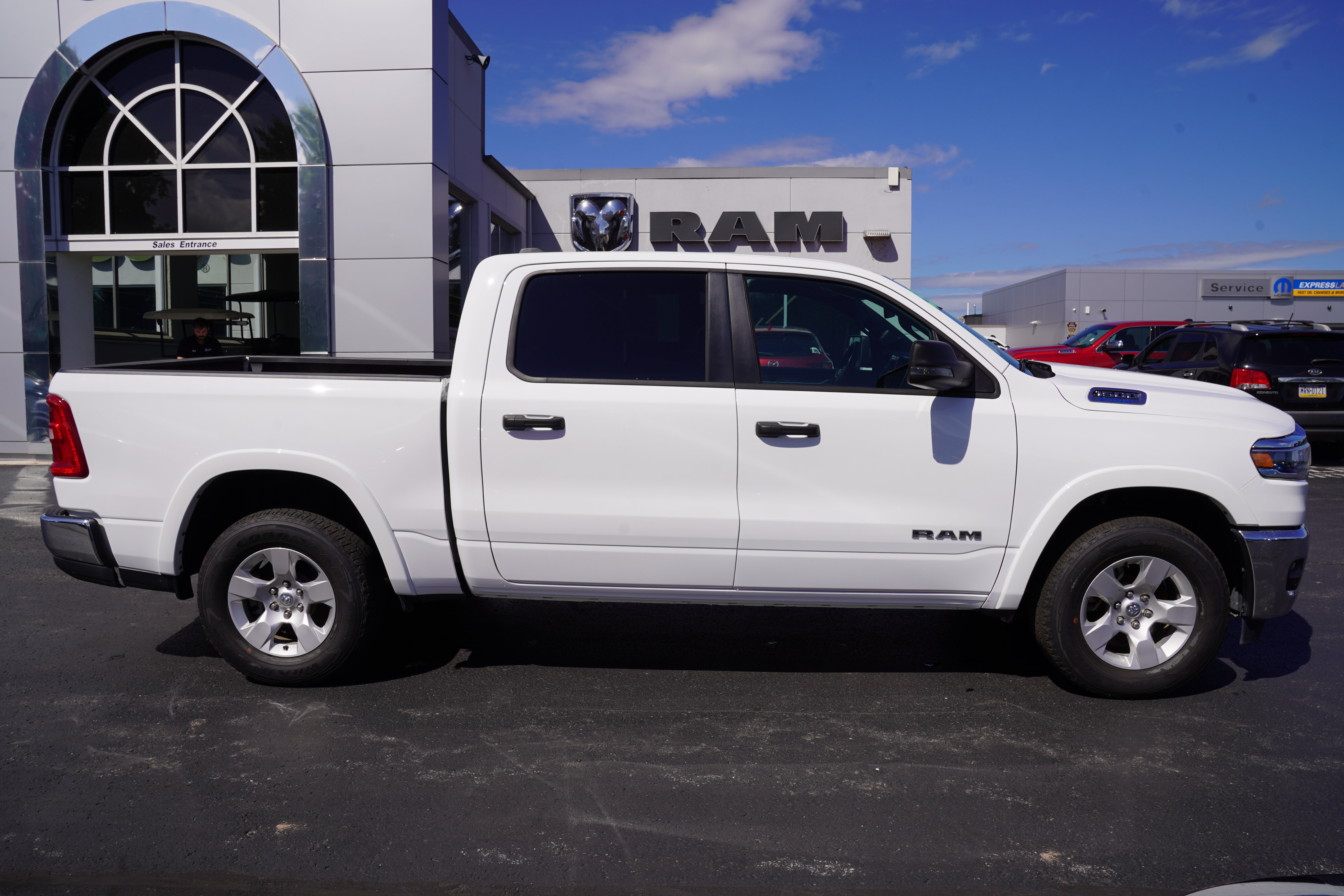 Used 2025 RAM 1500 Big Horn AWD/4WD image 2