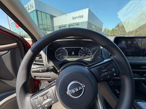 Used 2023 Nissan Rogue SV image 10