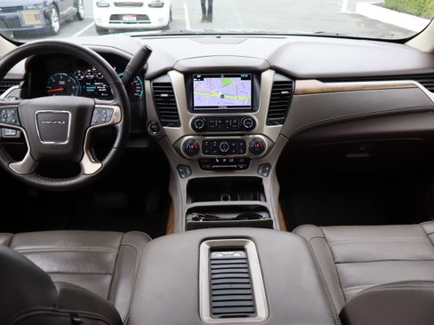 Used 2020 GMC Yukon Denali w/ Open Road Package AWD/4WD image 17