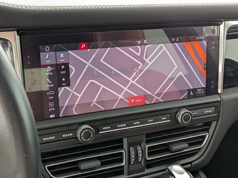 Certified 2019 Porsche Macan AWD/4WD image 18