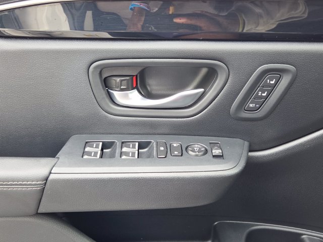 Used 2025 Honda Pilot EX-L image 32