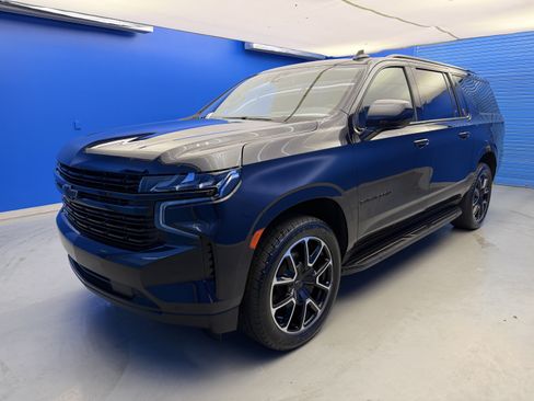 Used 2023 Chevrolet Suburban RST AWD/4WD image 4