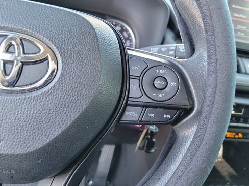 Used 2019 Toyota RAV4 LE FWD image 22