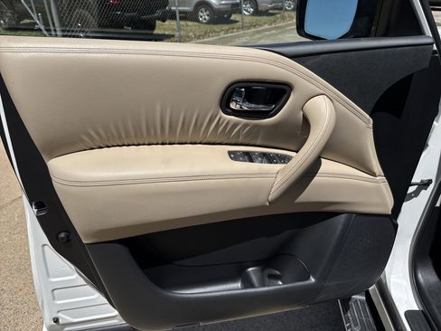 Used 2021 Nissan Armada SV w/ SV Appearance Package RWD image 10