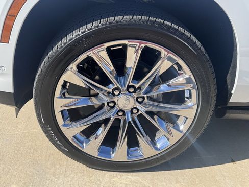 New 2026 Cadillac Escalade ESV Luxury w/ LPO, Radiant Package image 9