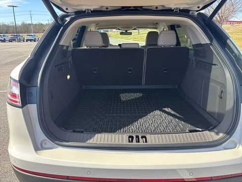 Certified 2022 Lincoln Nautilus FWD w/ Premium Package image 12