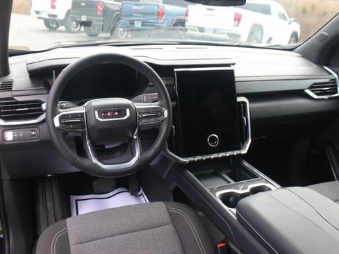 New 2025 GMC Acadia Elevation image 18