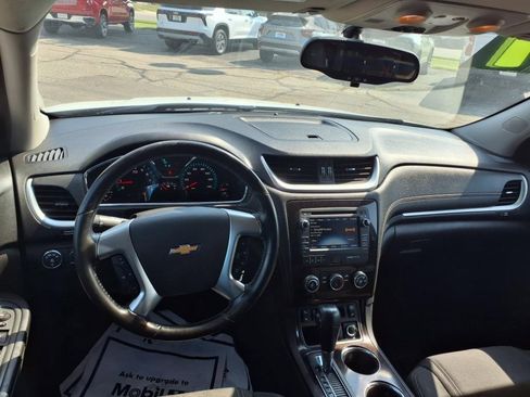 Used 2017 Chevrolet Traverse LT w/ Style and Technology Package image 9