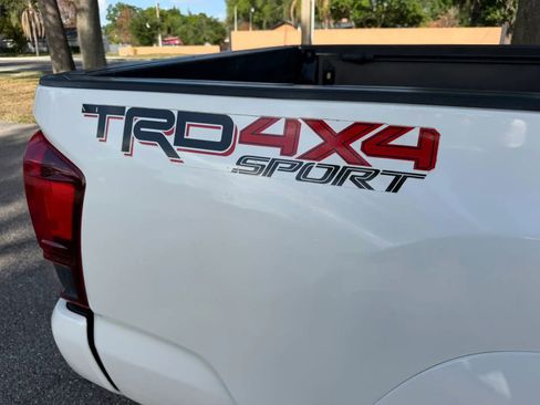 Used 2019 Toyota Tacoma TRD Sport w/ Technology Package AWD/4WD image 29