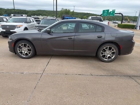 Used 2017 Dodge Charger SXT AWD/4WD image 4
