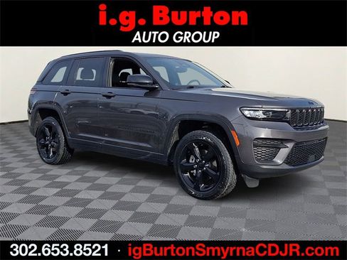 Used 2023 Jeep Grand Cherokee Altitude image 1