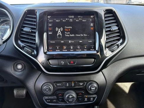 Used 2019 Jeep Cherokee Limited AWD/4WD image 12