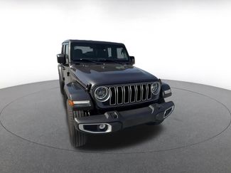 Used 2025 Jeep Wrangler Sahara video 2