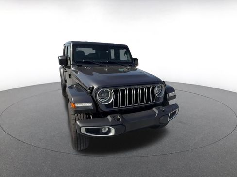 Used 2025 Jeep Wrangler Sahara image 2